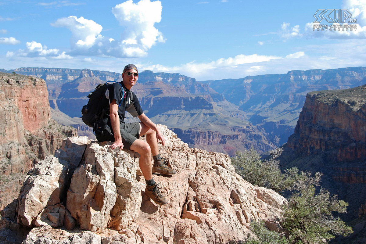 Grand Canyon - Bright Angel Trail - Stefan De Bright Angel Trail is een van de populairste wandelroutes in de Grand Canyon. Tot aan Indian Garden is het een afdaling van bijna 1000m. Wij wandelen nog verder naar Plateau Point waarna we terug aan de lange klim beginnen. De route vanaf de South Rim tot aan Plateau Point en terug is 20km. Stefan Cruysberghs